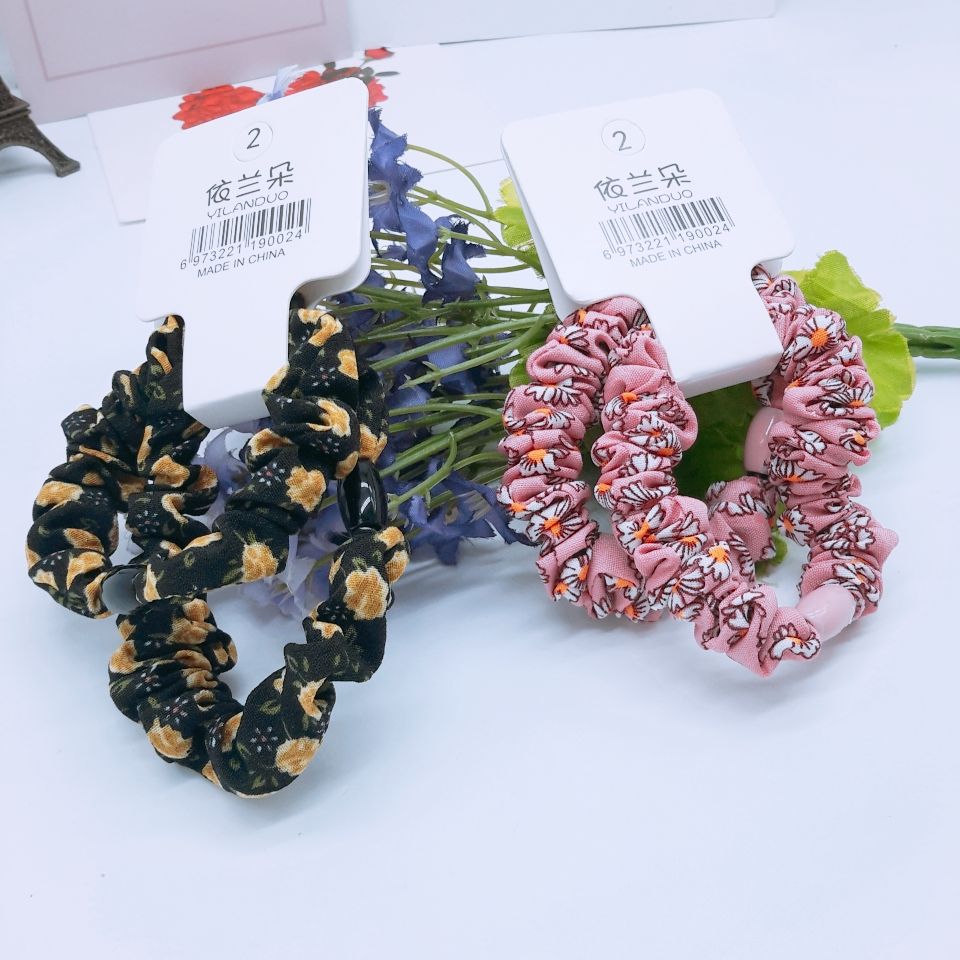 The new French-style sweet pig intestine hair band from Japan and South Korea is small and ethereal, with a forest-themed checkered flower hair tie detail image 3