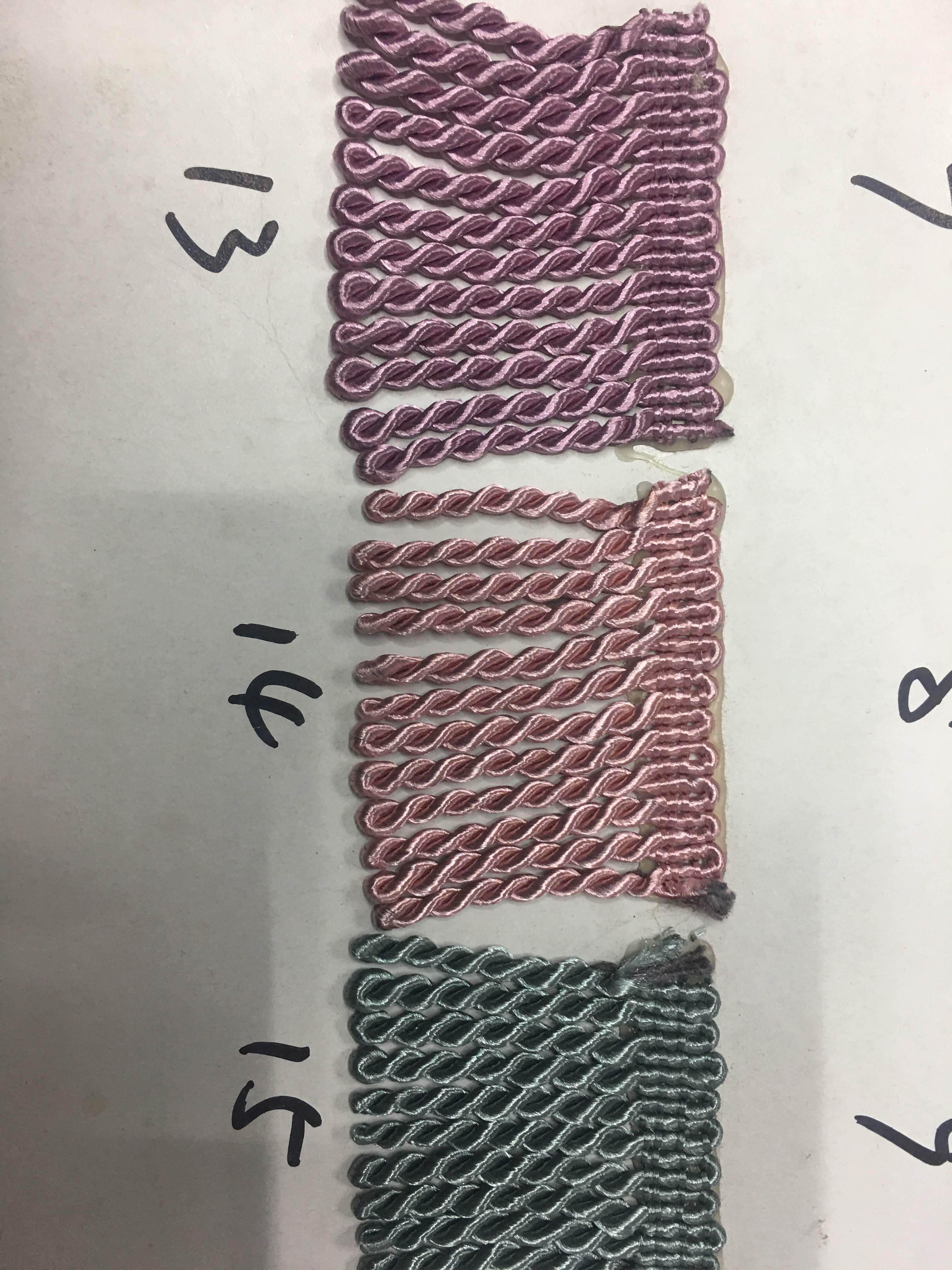 A 5-centimeter small twisted row Item Picture