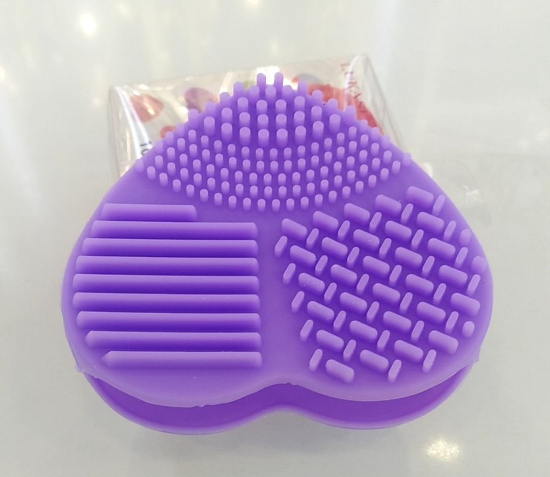 Heart-shaped face wash brush mixed in green, purple and pink details Picture