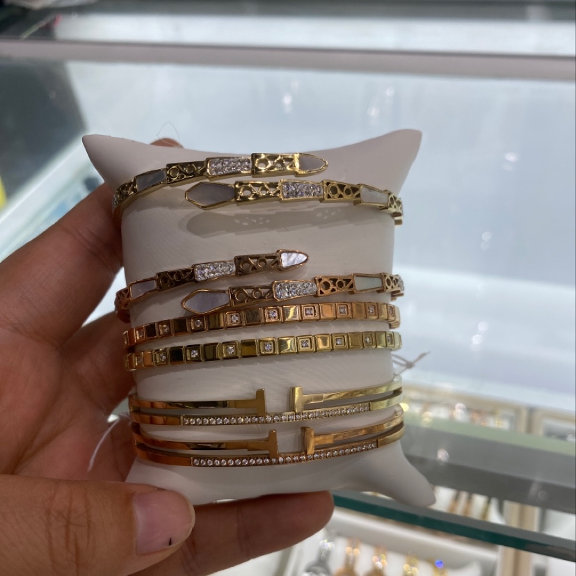 Titanium steel color-preserving, high-end, elegant and of high quality, high cost performance bracelet, bracelet, bracelet