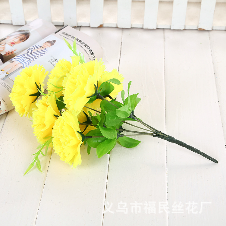 Factory direct sales and wholesale of high-end artificial flower bouquets, including chrysanthemums, roses, artificial flowers, silk flowers, 7 carnations undefined