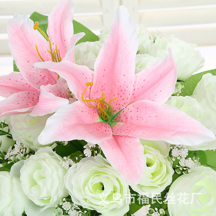 Factory direct sales of artificial flowers, silk flowers, wedding flowers, hand-held flowers, 18-head rose combination flowers undefined