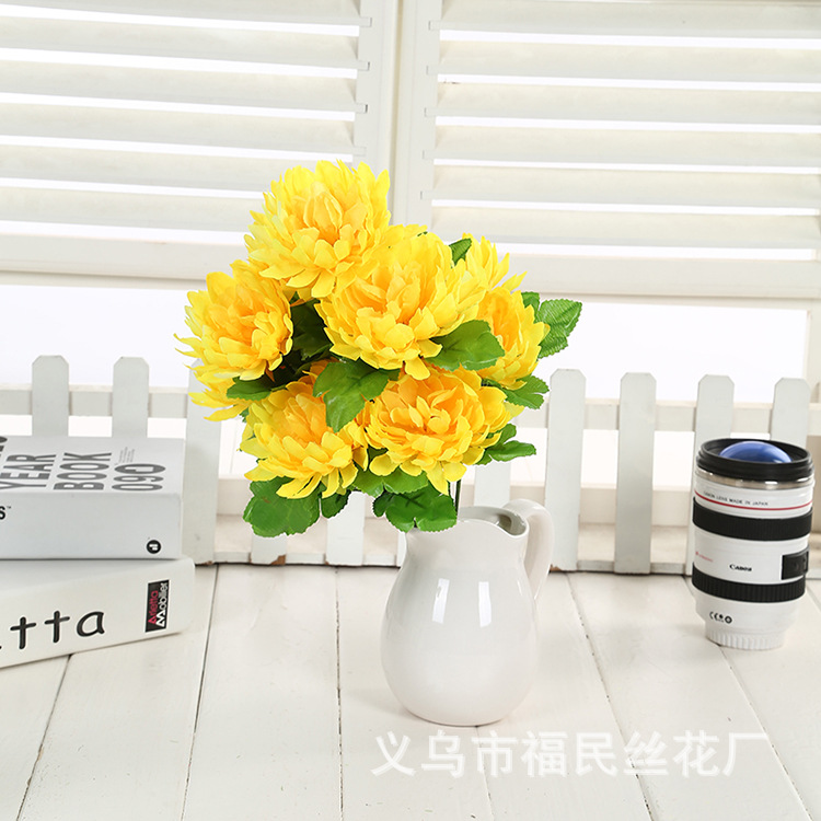 Factory direct sales and wholesale of high-end artificial flower bouquets, including chrysanthemums, roses, artificial flowers, silk flowers, 7 carnations