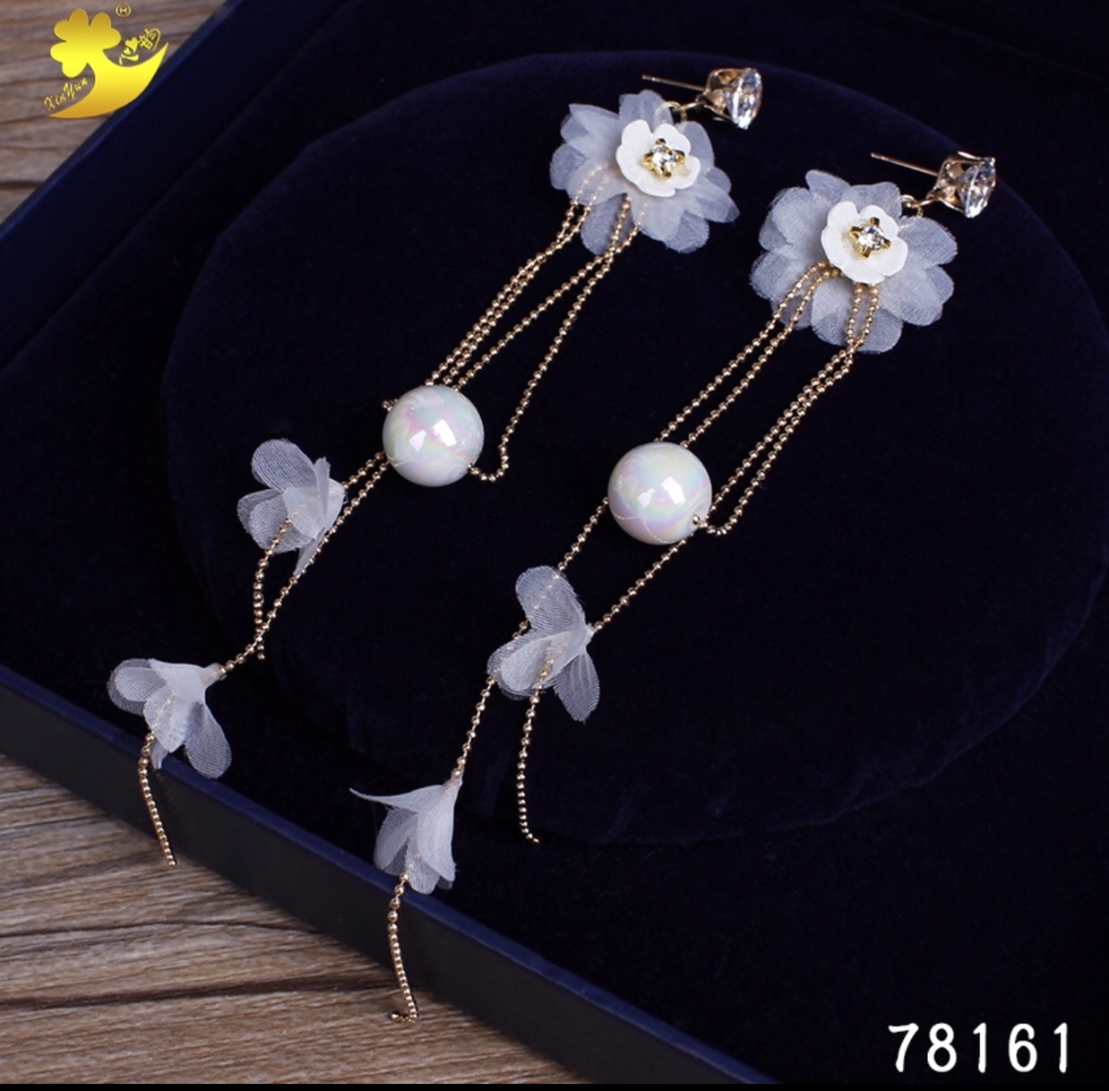 Beige bright pearl earrings