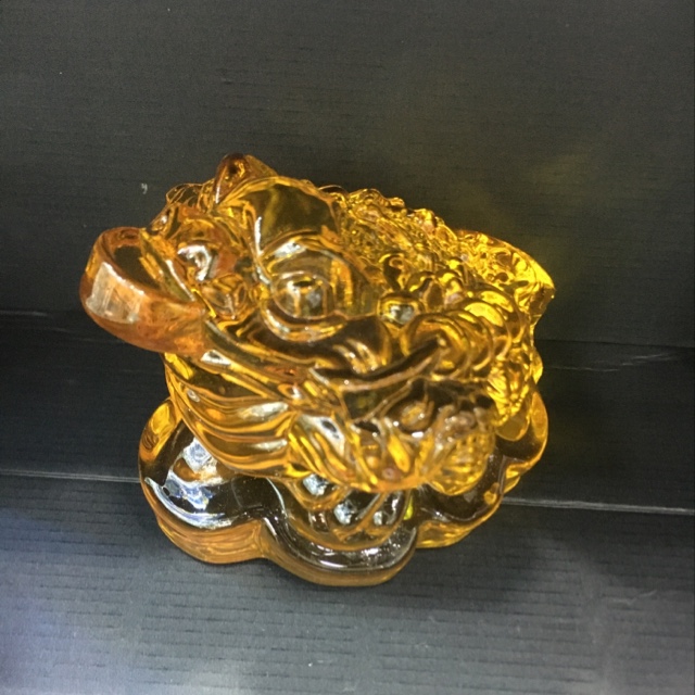 Crystal golden toad, a small animal. For large quantities, the price is negotiable