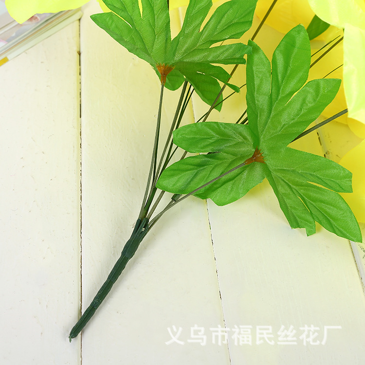 Factory direct sales of artificial flowers, fake flowers, wholesale and customization of artificial daffodils in bud for home living room decoration, silk flower bouquets Application Scenario