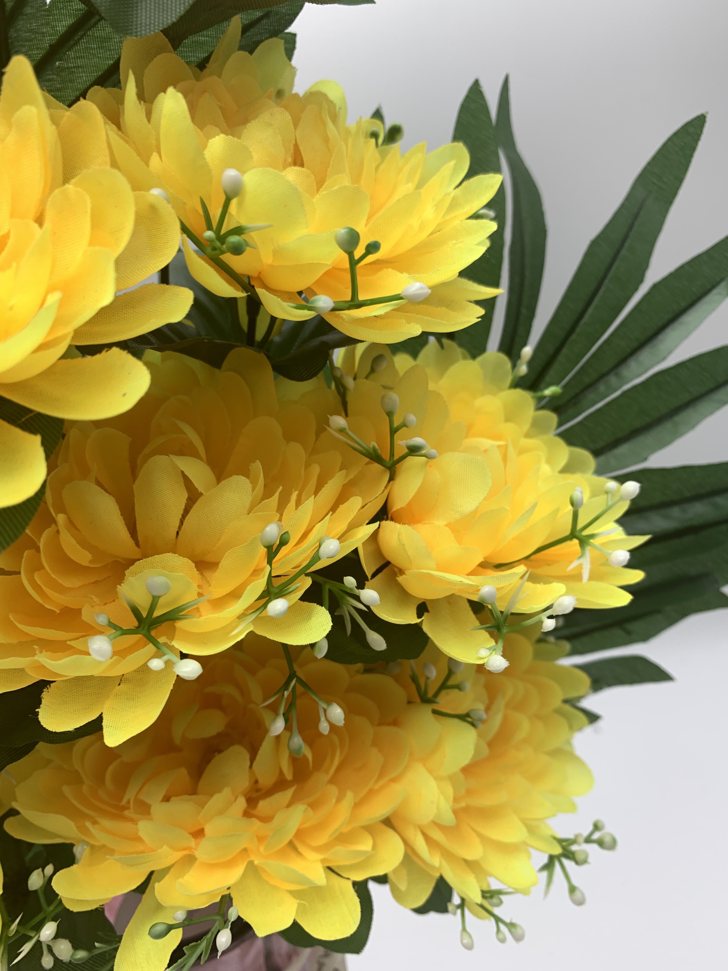 Chrysanthemum with 14 heads and 18 ears Application Scenario
