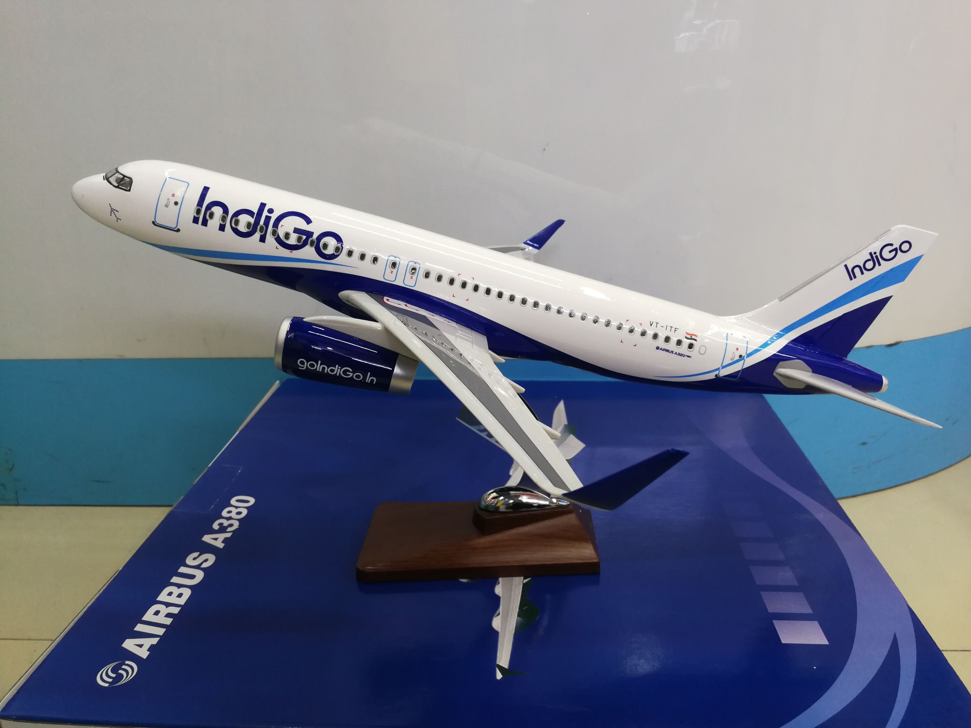 Aircraft model (47CM Indian GO Aviation A320) Synthetic resin aircraft model simulation aircraft model