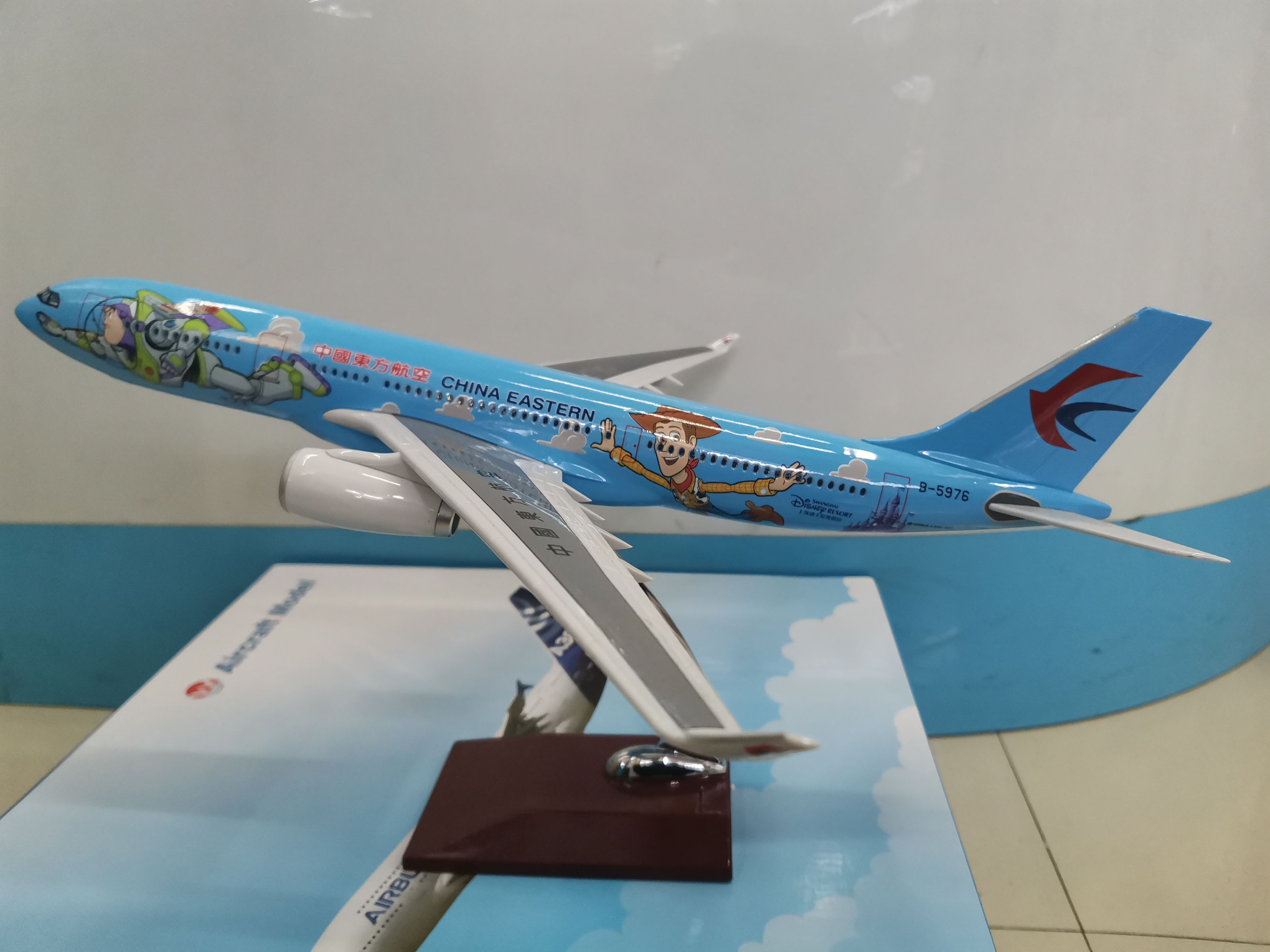 飞机模型（中国东方航空A330巴斯光年涂装）合成树脂飞机模型详情1