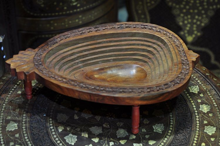 An Indian Bodhi wood pineapple-shaped embedded fruit plate details Picture