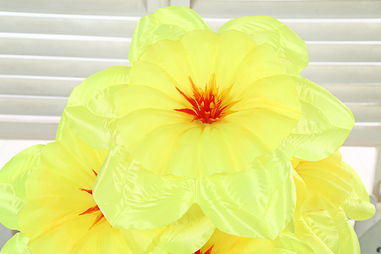 Factory direct sales of artificial flowers, fake flowers, wholesale and customization of artificial daffodils in bud for home living room decoration, silk flower bouquets undefined