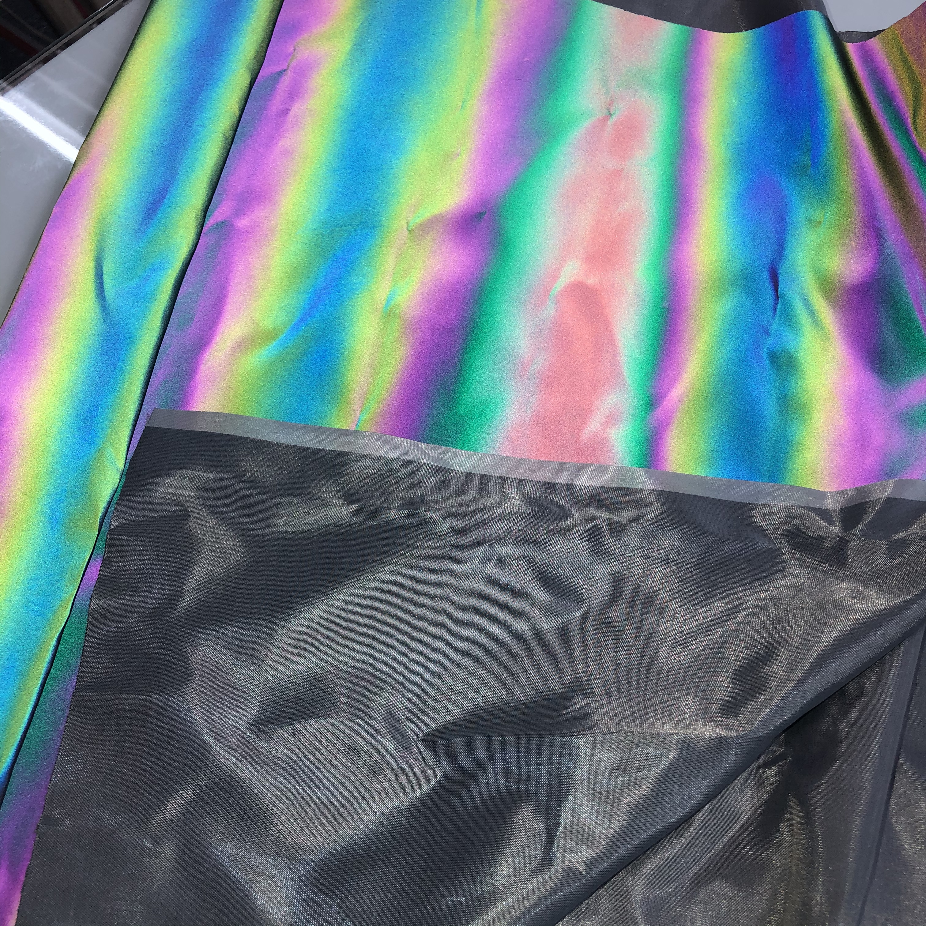 七彩反光布 反光布 反光膜 反光开线 反光材料白底实物图