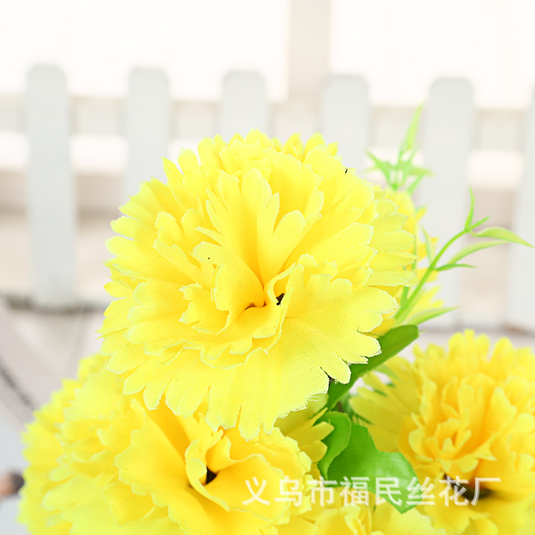 Factory direct sales and wholesale of high-end artificial flower bouquets, including chrysanthemums, roses, artificial flowers, silk flowers, 7 carnations undefined