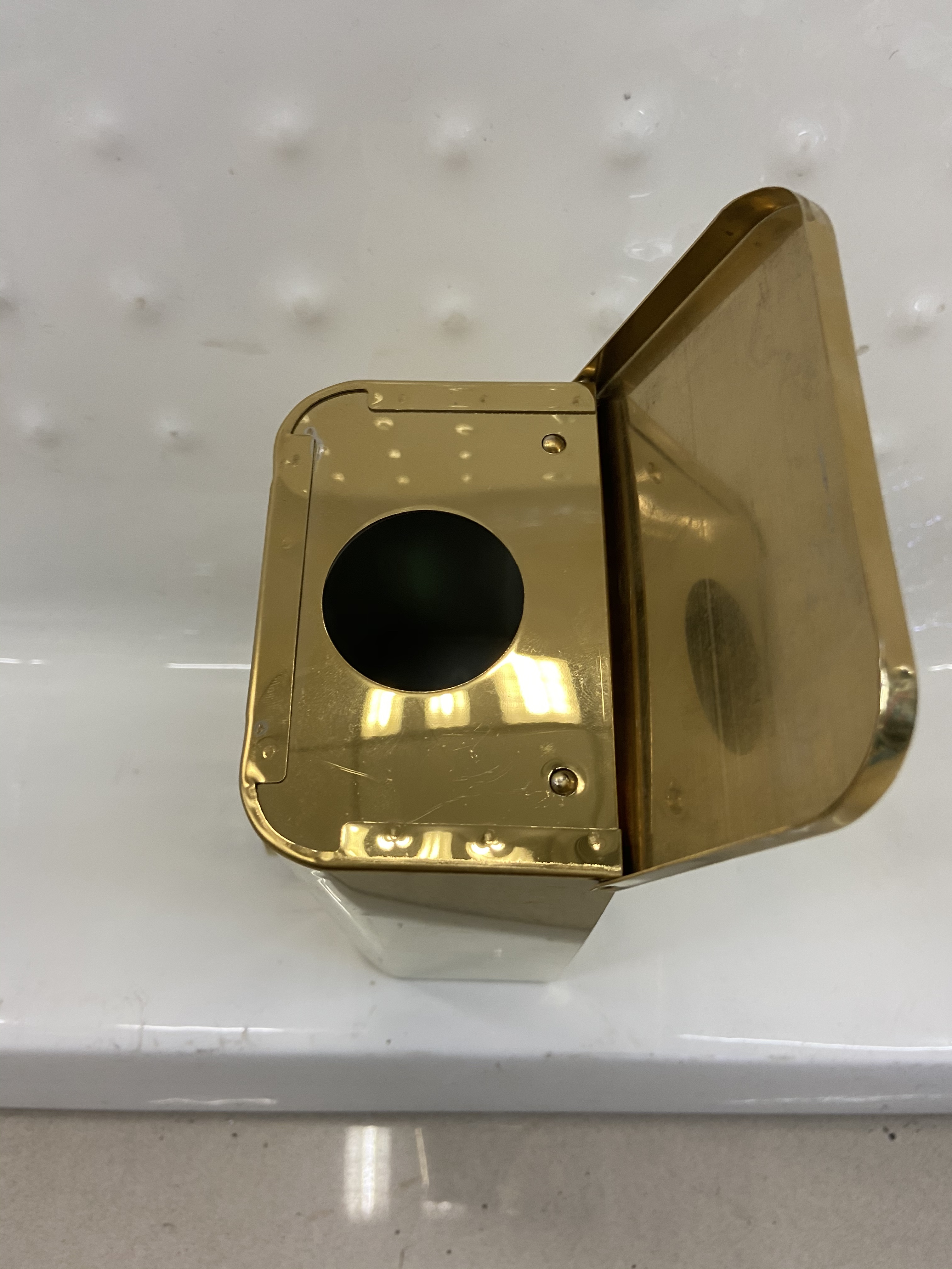 按压皂液器金色细节图