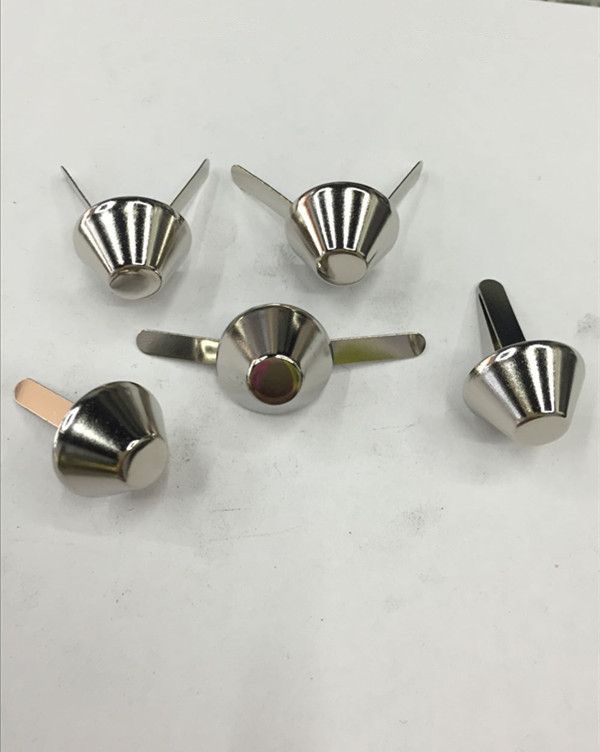 We supply all kinds of two-legged bubble nail luggage accessories