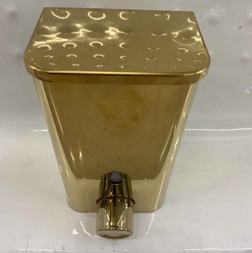 按压皂液器金色