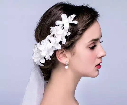 米白长条头花图