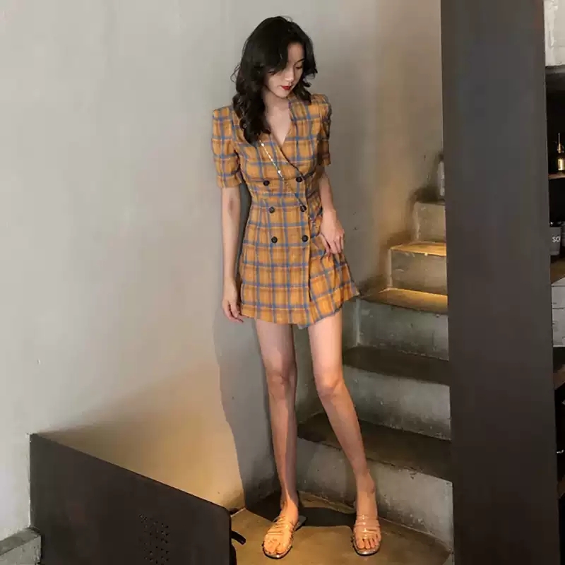 The bellflower French first love dress exudes a goddess-like charm. The Hepburn light mature style Xiaoxiang style suit dress Specification image