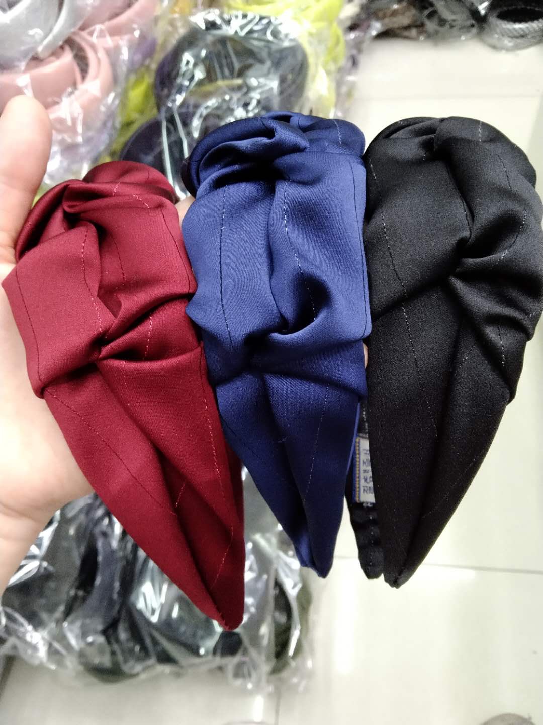 [HHBABY] Korea East gate high feeling satin fold wide edge hair hoop elegant solid color temperament hair clip Item Picture