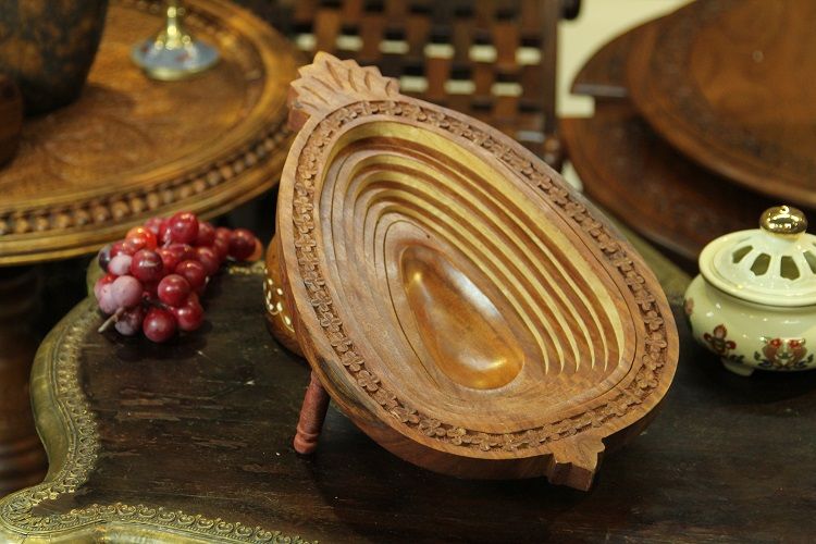 An Indian Bodhi wood pineapple-shaped embedded fruit plate Item Picture