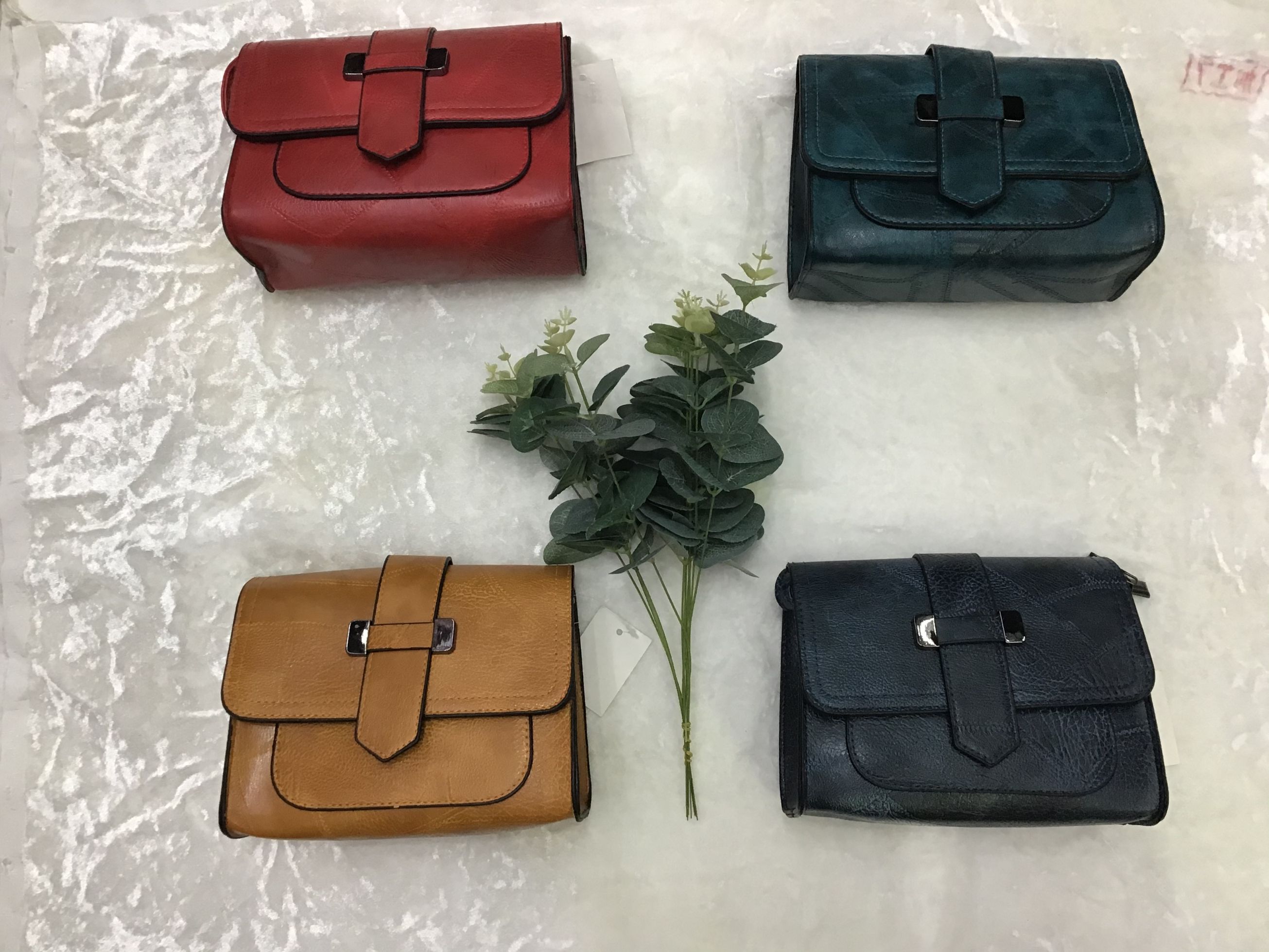 Fashionable ladies' PU crossbody single-shoulder bag detail image 1