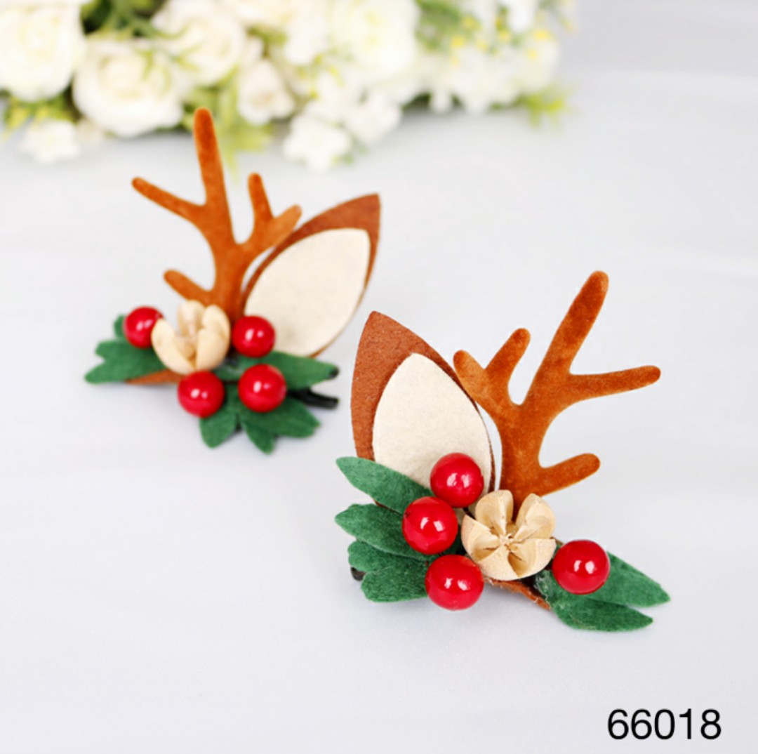 Cross fruit, red fruit and small antlers are paired together