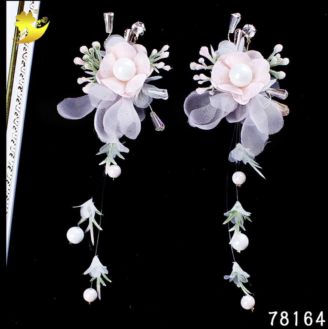Bouhuasen-style earrings