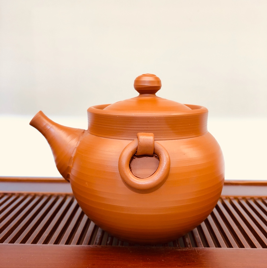 日本常滑烧急须  中州手造 老朱泥手环付手抓宝瓶壶图