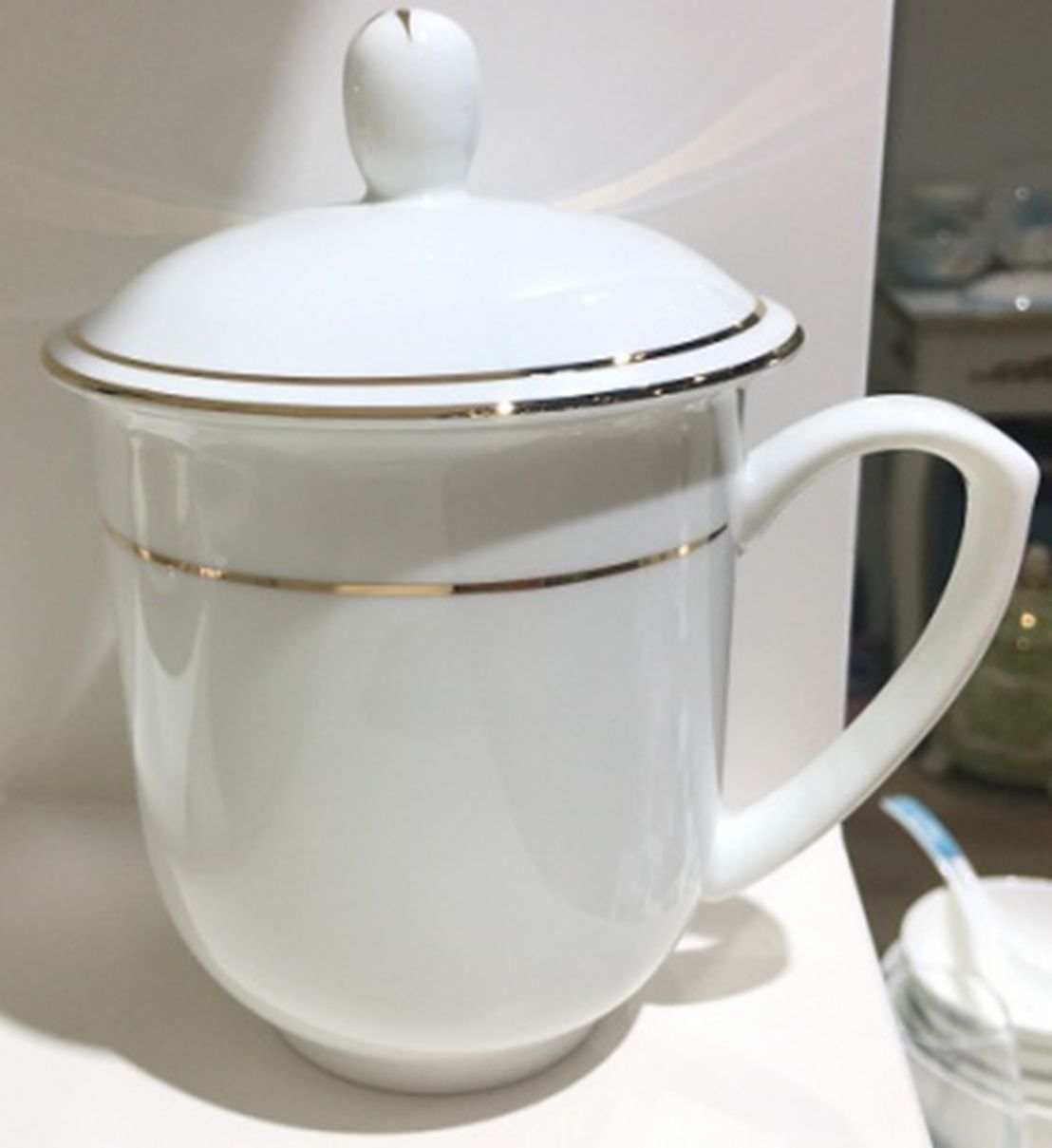 Yiwu Selection Zhongnanhai covered cup with gold rim /65601 full figure