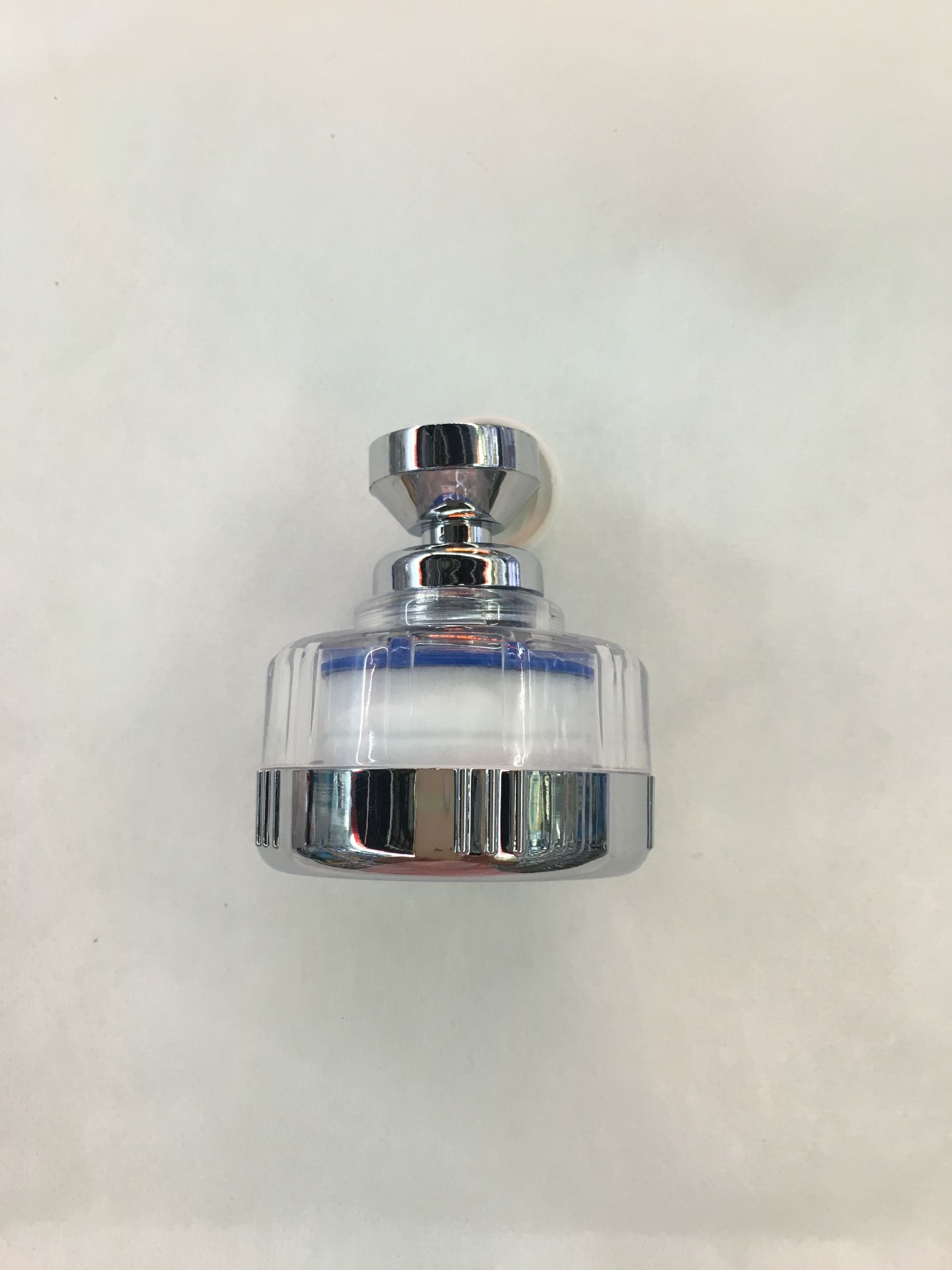 Splash-proof shower head for faucets