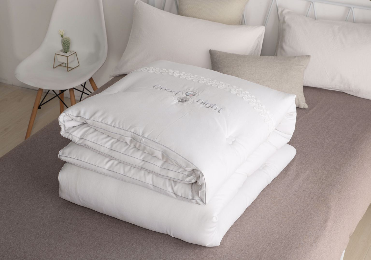 Bedding, quilts, winter quilts undefined