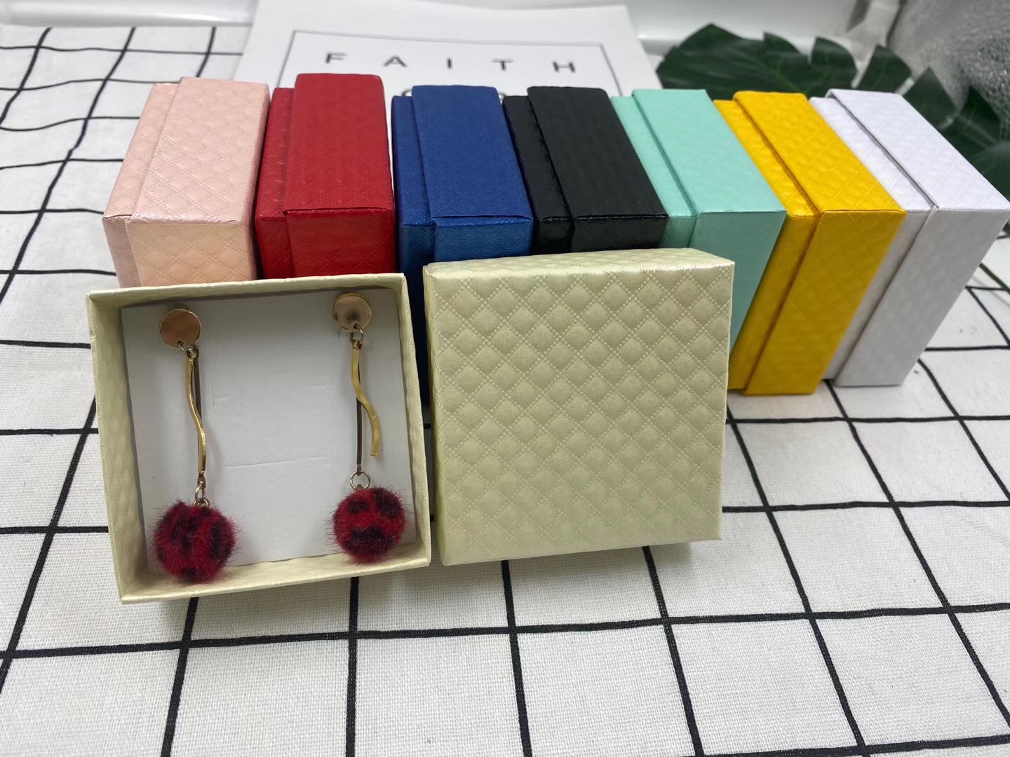 7.3*7.3特种纸首饰盒细节图