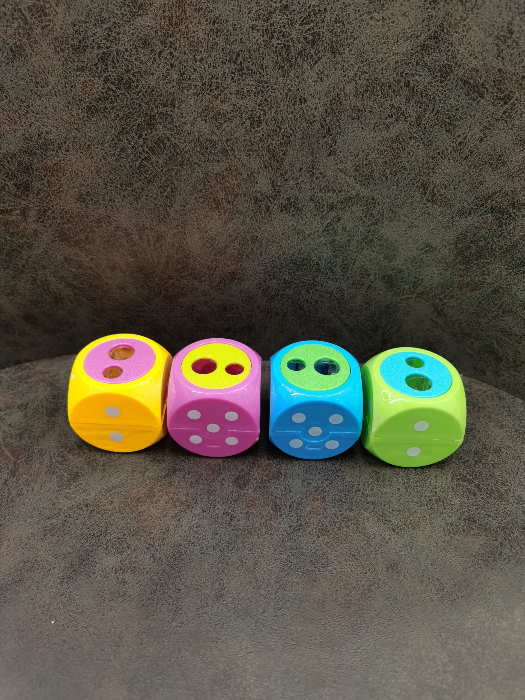 Dice pencil sharpener with transparent design, double holes, creative large and small hole pencil sharpener, student office stationery, manual pencil sharpener Application Scenario