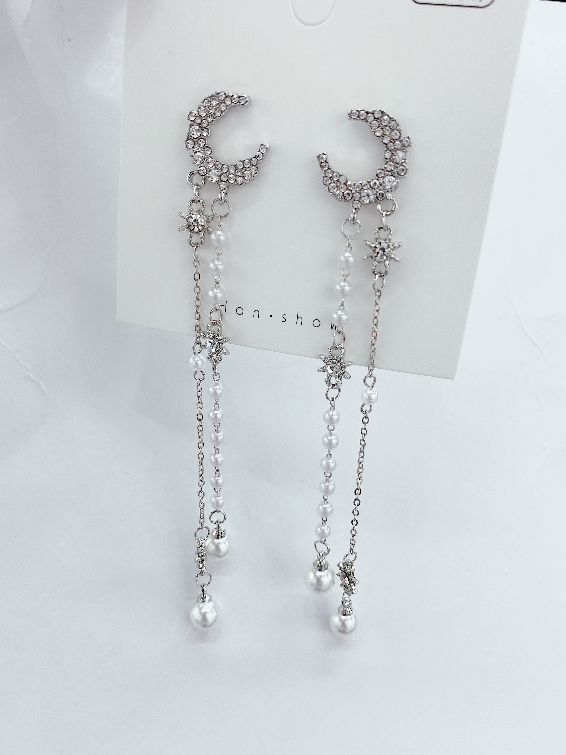Long Earrings Application Scenario