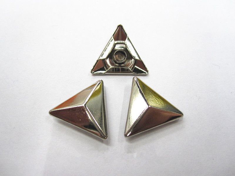 We supply various types of rivets, cap rivets, rivets and air hole four-way fasteners