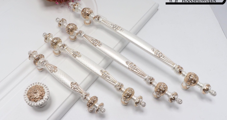 Classical patterned small trumpet with an Eastern European style handle