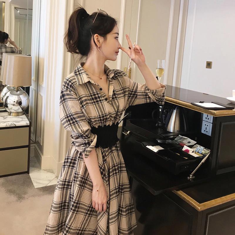The new autumn long-sleeved POLO dress for women, with a cinched waist and a slimming look, is elegant and stylish. The checked shirt dress is a popular skirt