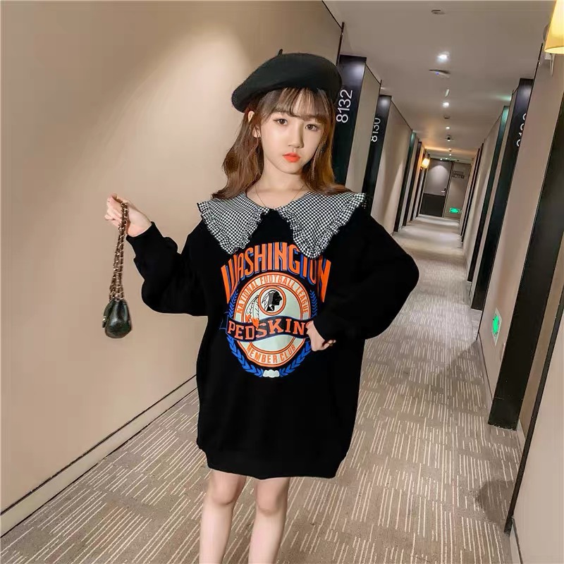 A new autumn long-sleeved top with printed patterns for girls Application Scenario