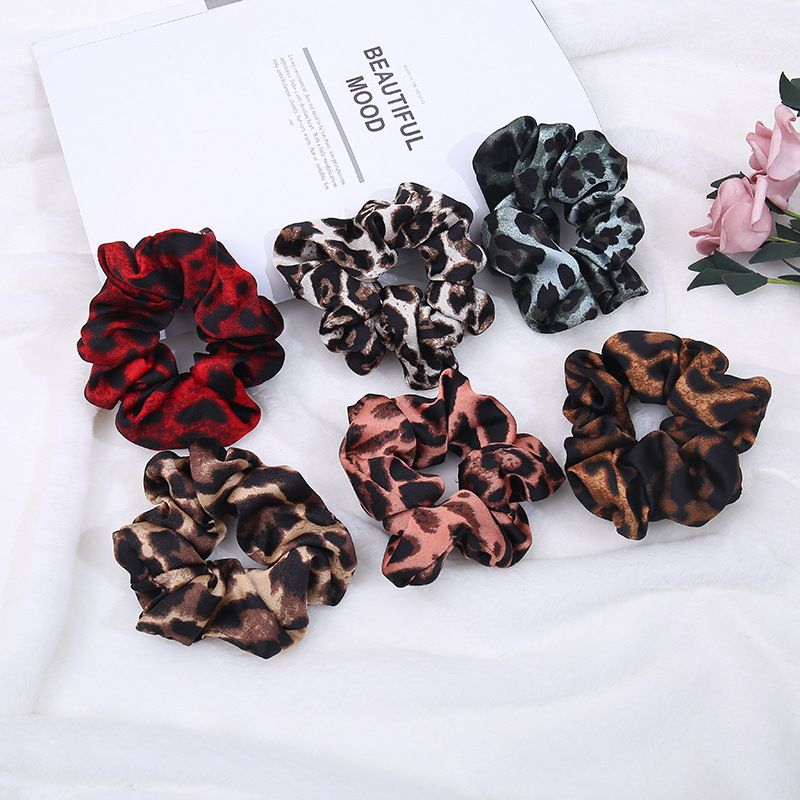 Factory direct sales of 2019 new cross-border trend retro floral leopard print hair tie and large intestine pig sausage ring detail image 1