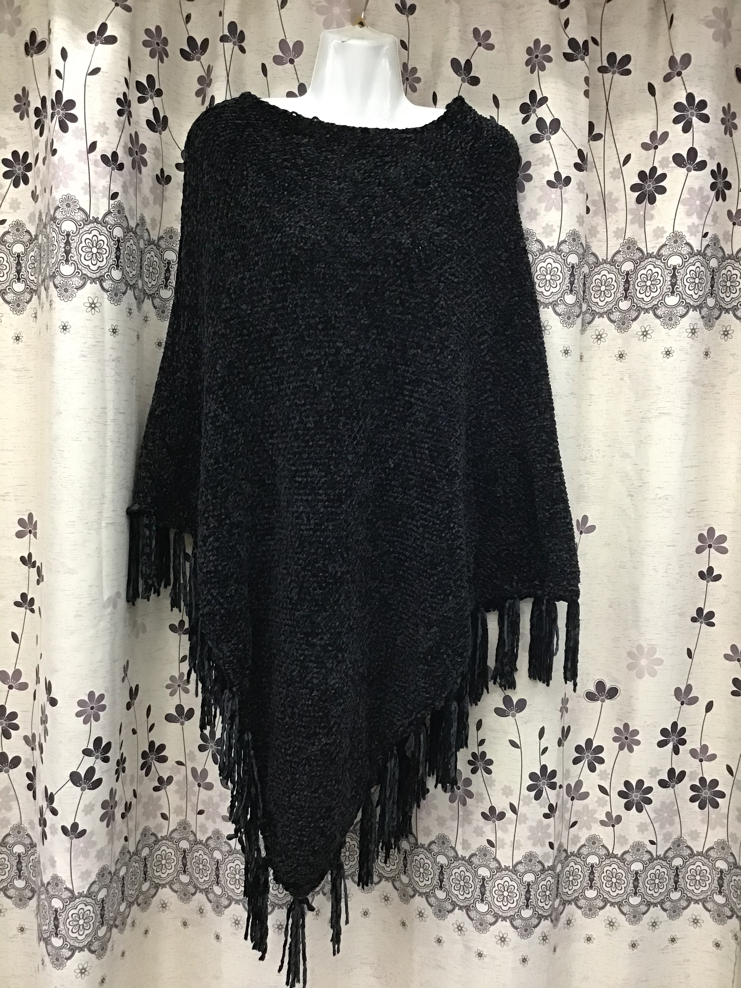 Manufacturers Direct Sales Autumn Winter Europe And The United States Fashion Trend Handmade Hanging Beard Lady Chenille
Shawl Item Picture