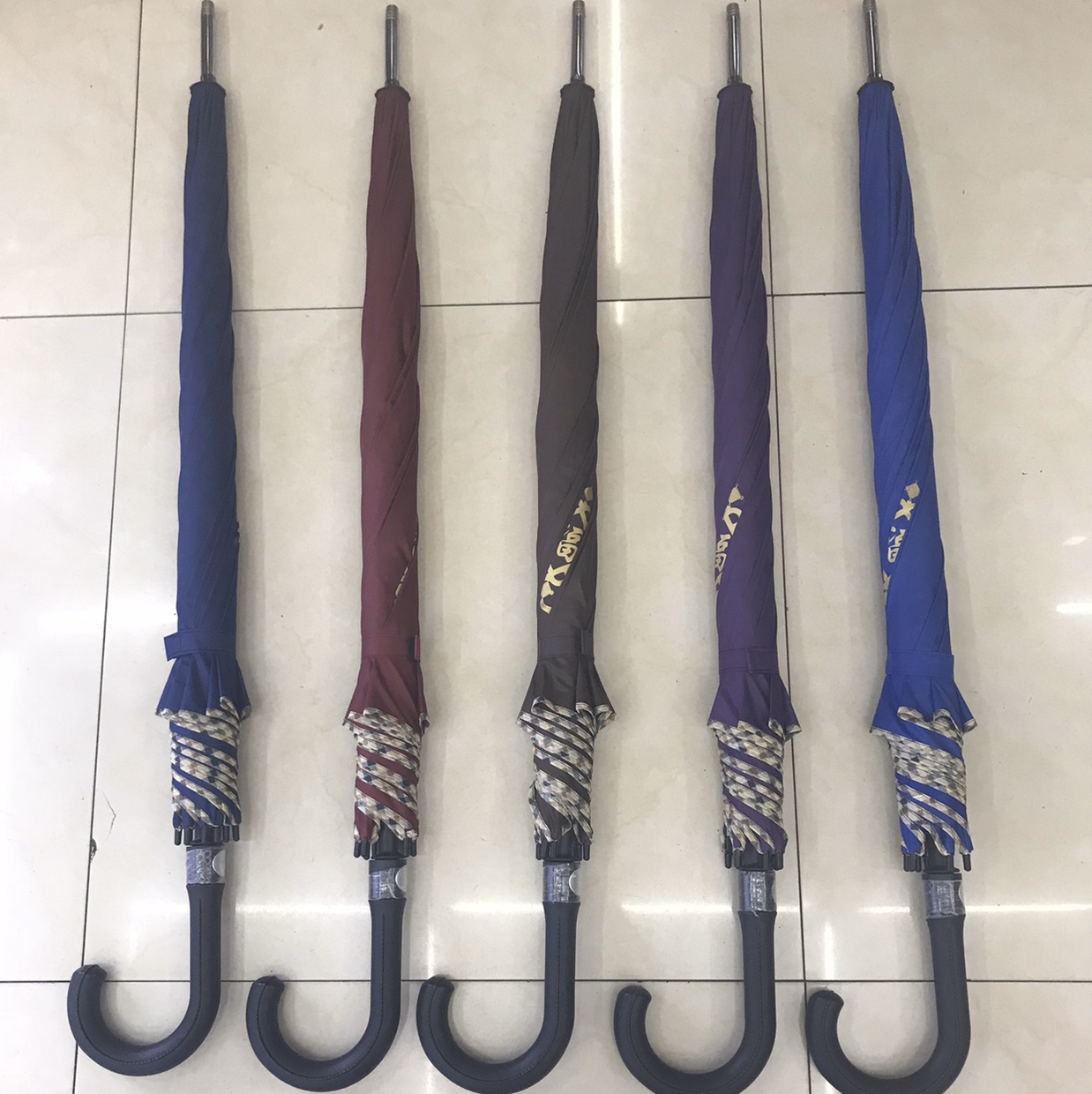The fibers touch the umbrella