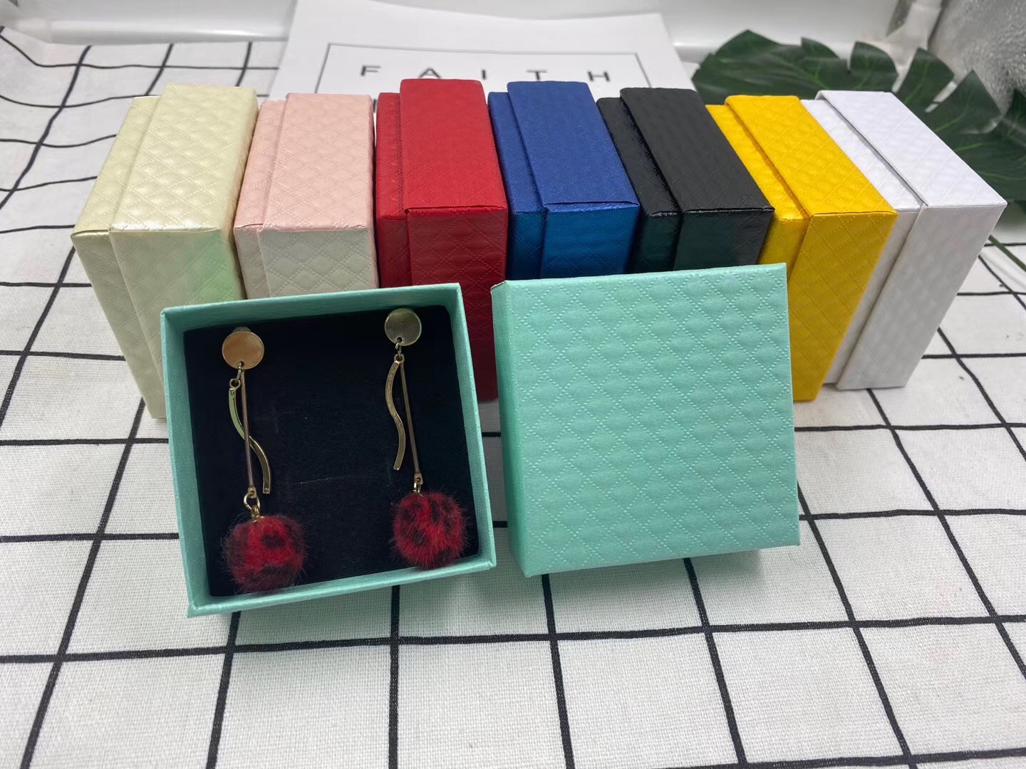 7.3*7.3特种纸首饰盒产品图