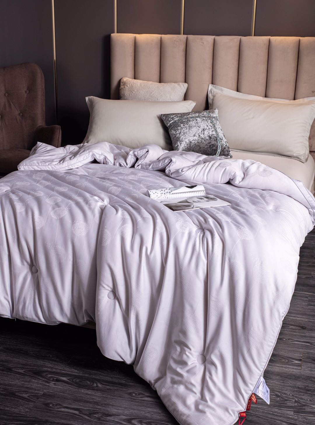 Bedding: Silk and soybean quilt undefined