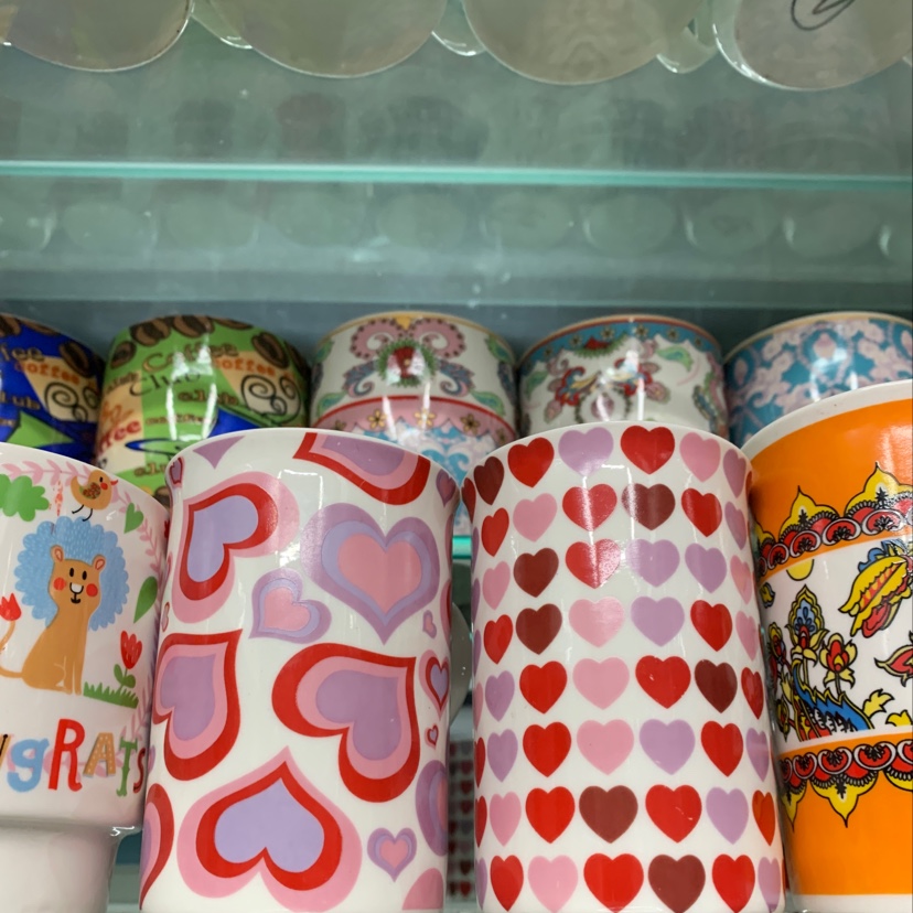 Ceramic cup with heart pattern details Picture