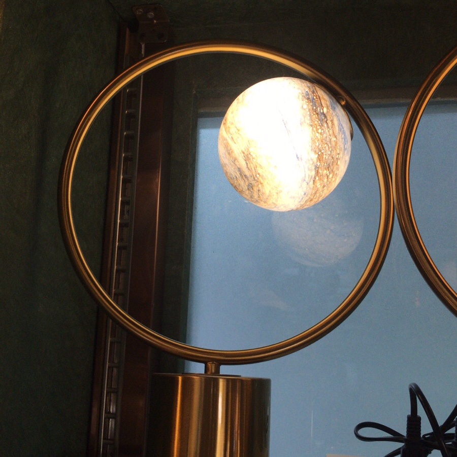 "Wandering Earth Desk Lamp"