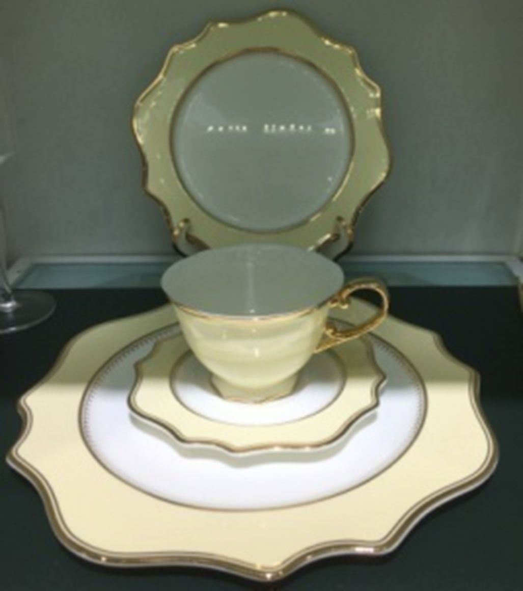 Yiwu Good yellow glaze 10.5 inch flat plate /65601 full figure