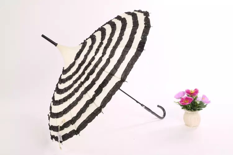 The pagoda has seven layers of lace umbrella thumbnail