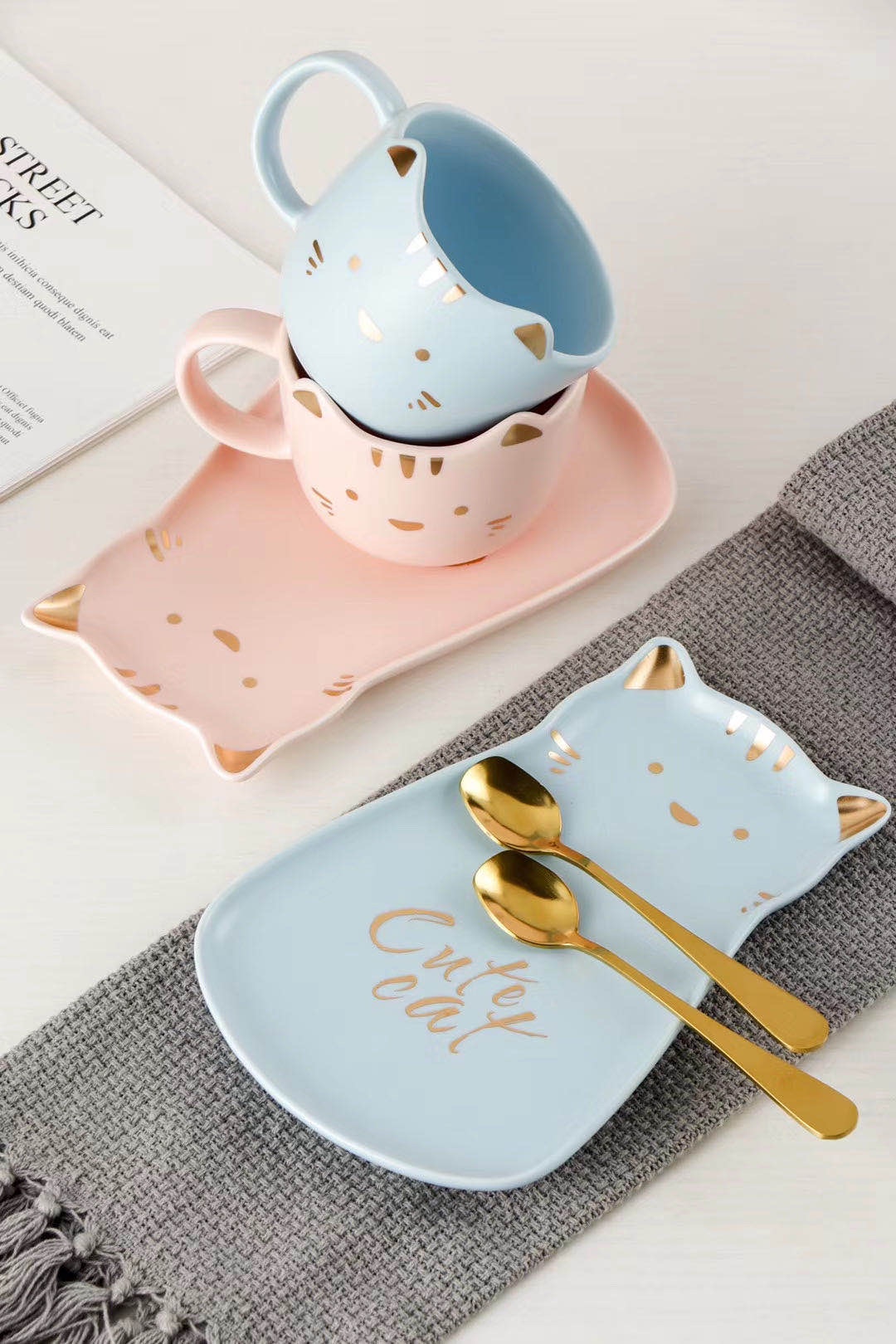 Cute cat coffee cups and plates Specification image