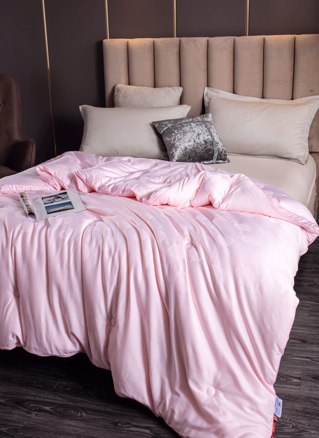 Bedding: Silk and soybean quilt Application Scenario