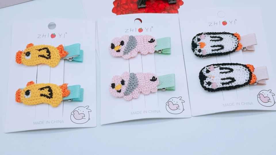 Children's knitted yarn cartoon rabbit hair clip Children's fun knitted yarn braided animal BB hair clip cute bangs clip full figure